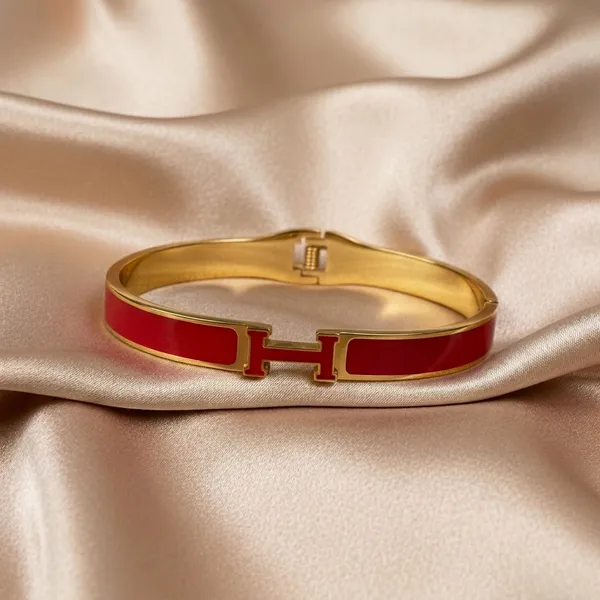 Chic_Red_Enamel_H-Bracelet