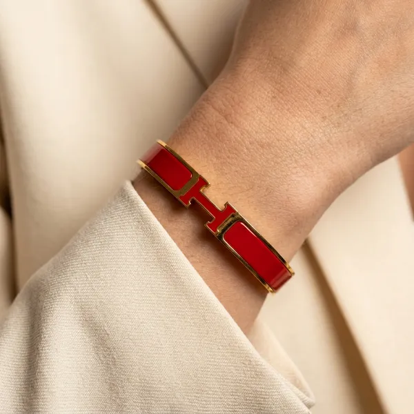Chic_Red_Enamel_H-Bracelet