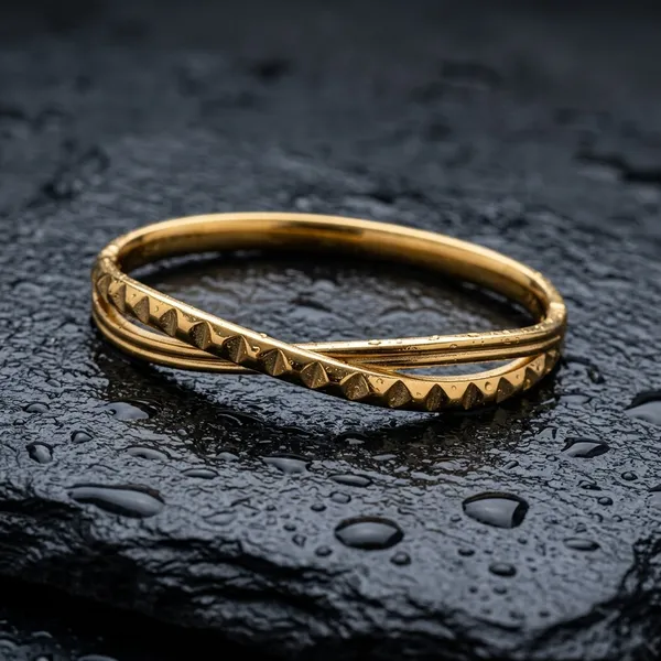 Luxe_Textured_Gold_Bangle
