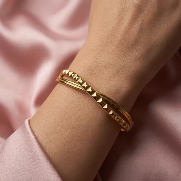 Luxe_Textured_Gold_Bangle