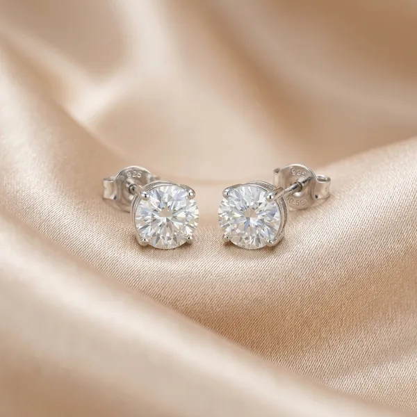 Silver_Diamond_Stud_Earring
