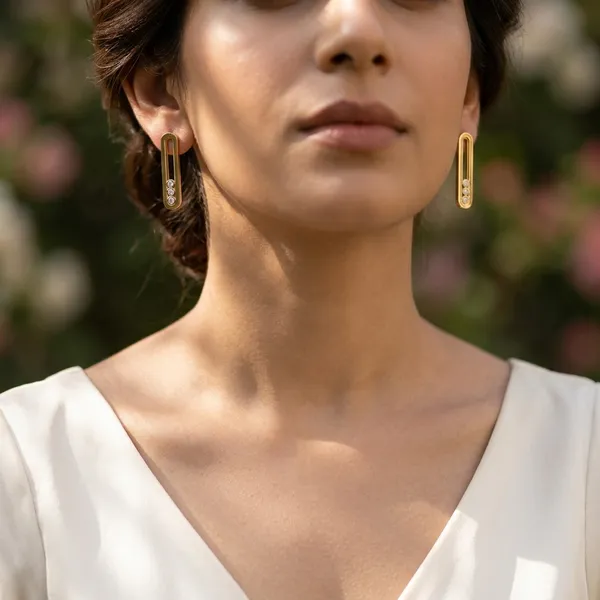 Elegant_Gold-Toned_Crystal-Accentuated_Oval_Drop_Pair_Of_Earrings