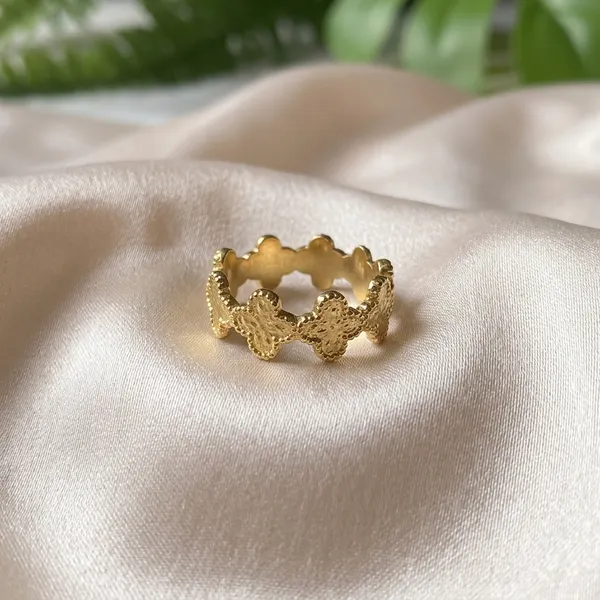 Golden_Scalloped_Eternity_Ring