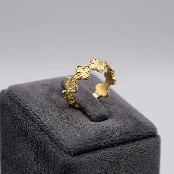 Golden_Scalloped_Eternity_Ring