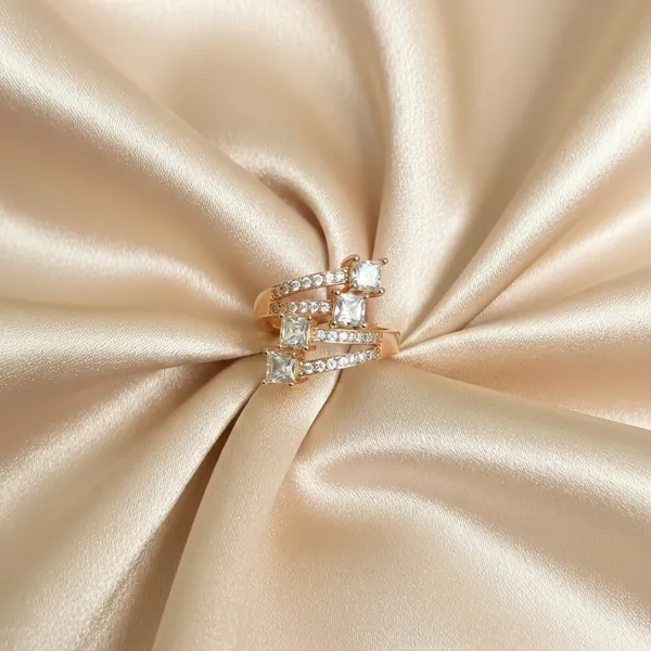 Radiant_Layered_Crystal_Ring