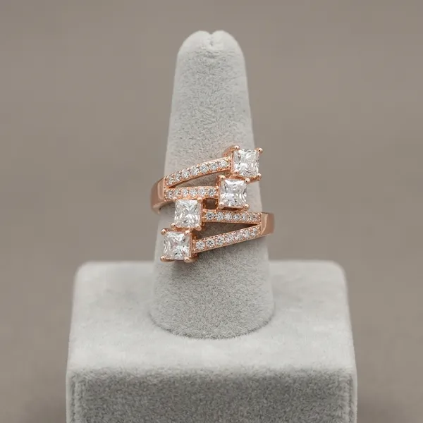 Radiant_Layered_Crystal_Ring