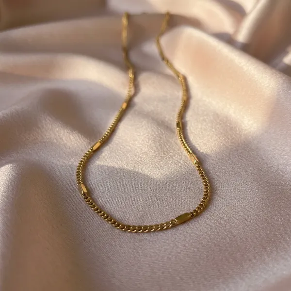 Minimalist_Gold_Bar_Link_Chain