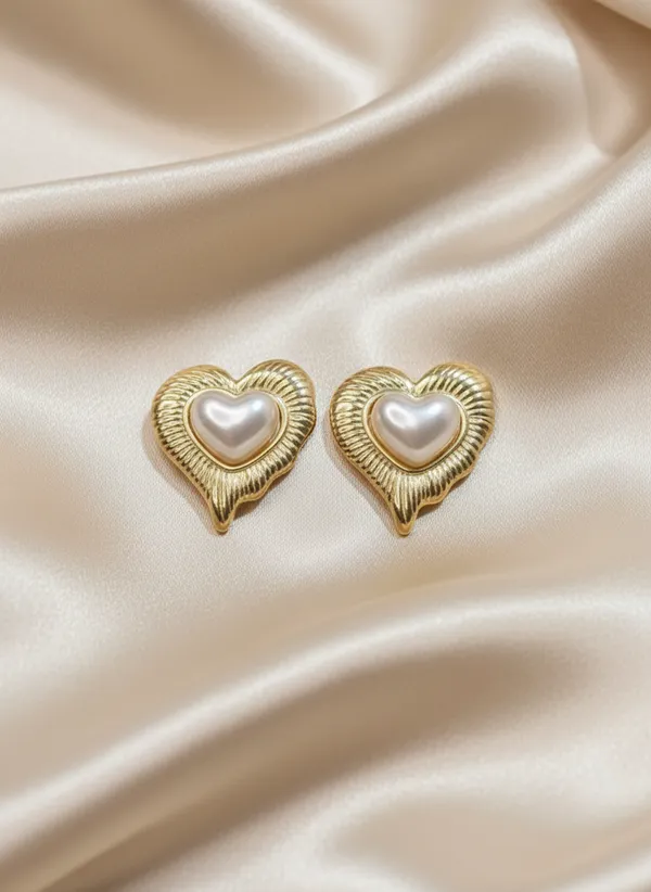 Vintage_Pearl_Heart_Stud_Earrings