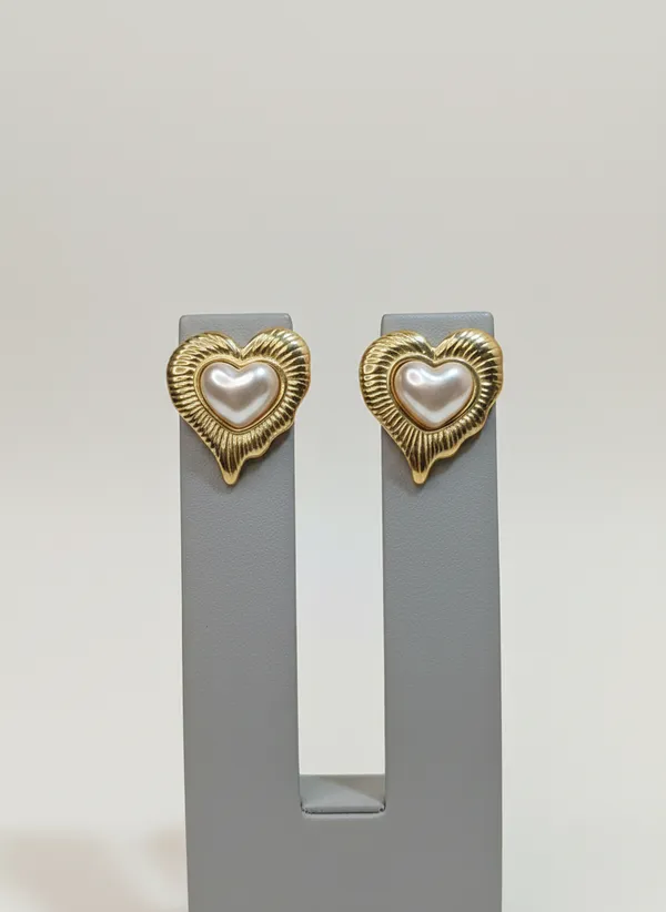 Vintage_Pearl_Heart_Stud_Earrings