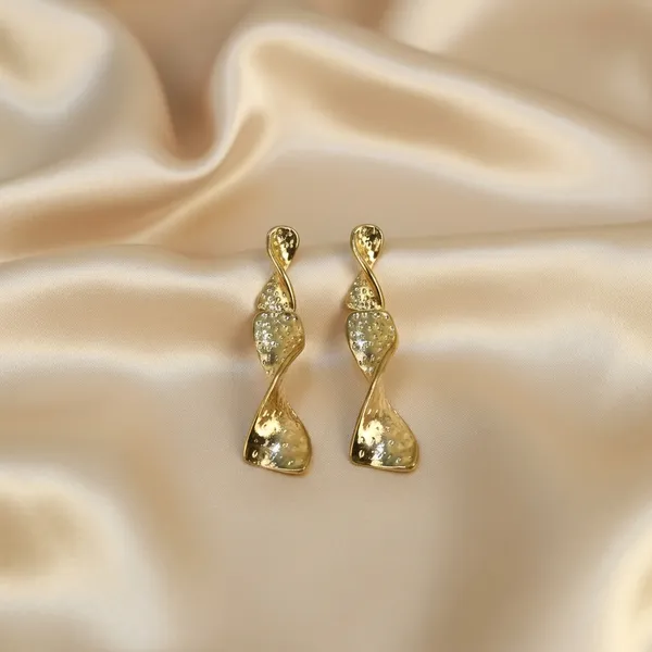 Golden_Textured_Twisted_Earrings