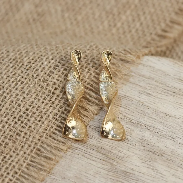 Golden_Textured_Twisted_Earrings