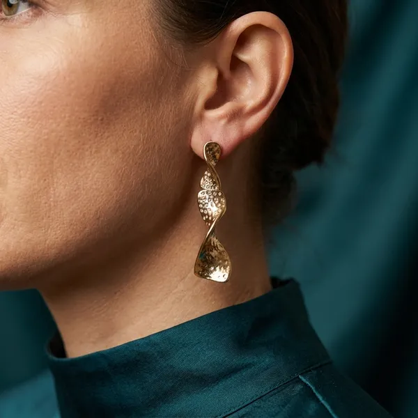 Golden_Textured_Twisted_Earrings