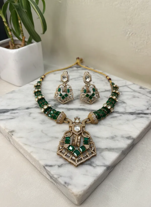 Indian_Set_Gold-Plated_Emerald_Green_Kundan_Jewelry_Set_Traditional_Bridal_Style