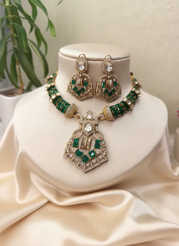 Indian_Set_Gold-Plated_Emerald_Green_Kundan_Jewelry_Set_Traditional_Bridal_Style