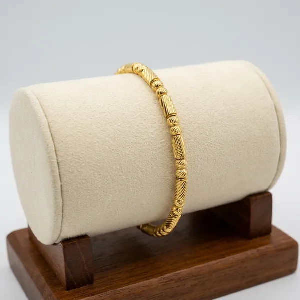 Radiant_Gold_Textured_Bangle_Bracelet
