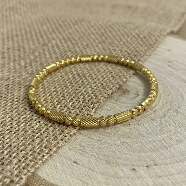Radiant_Gold_Textured_Bangle_Bracelet