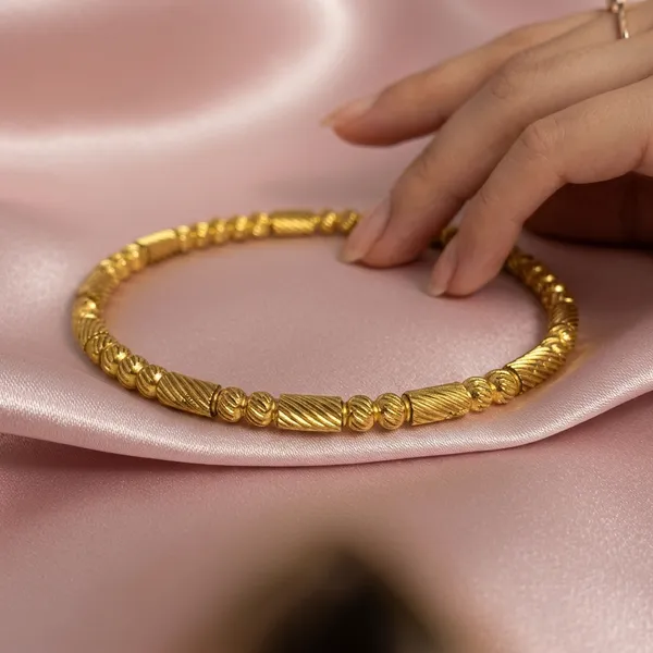 Radiant_Gold_Textured_Bangle_Bracelet