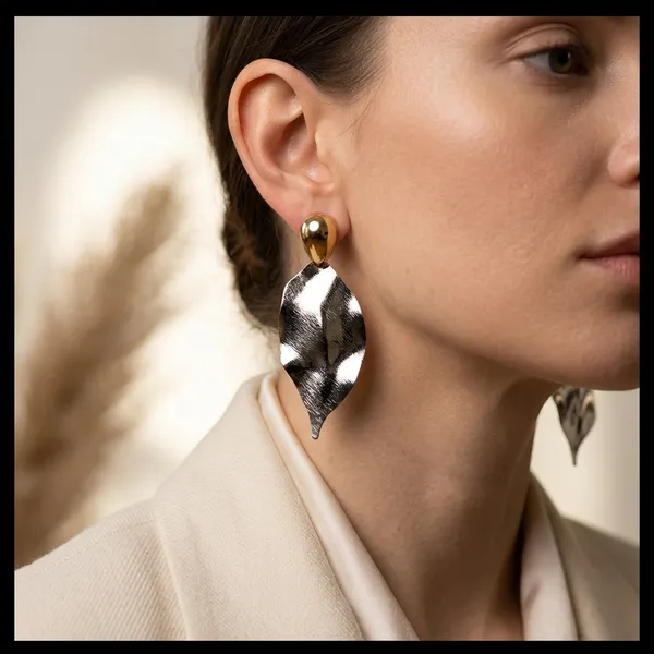 Luxe_Metallic_Leaf_Earrings