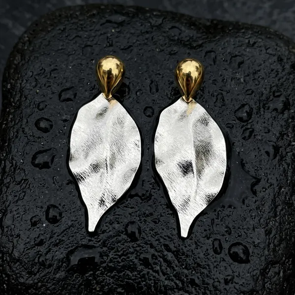 Luxe_Metallic_Leaf_Earrings
