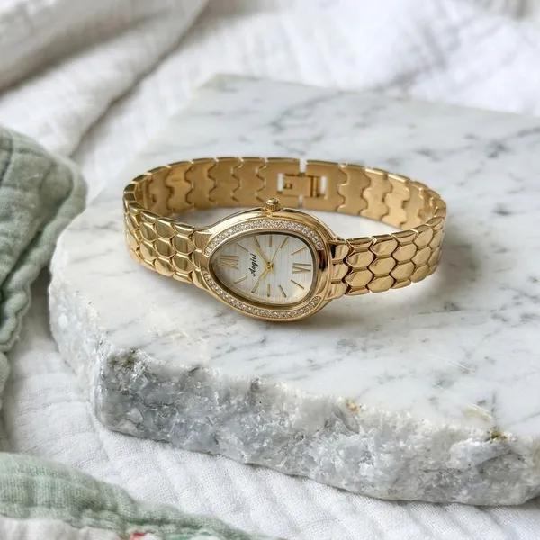 Nimi_House_Imperial_Oval_Crystal_Gold_Bracelet_Watch_For_Women