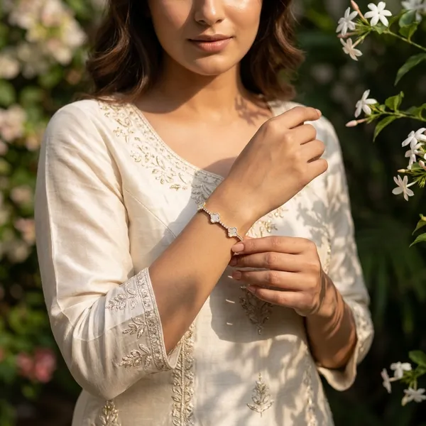 Golden_Clover_Radiance_Bracelet