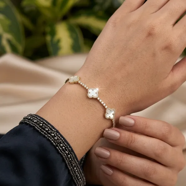 Golden_Clover_Radiance_Bracelet