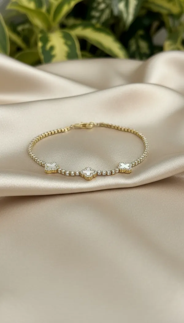Golden_Clover_Radiance_Bracelet