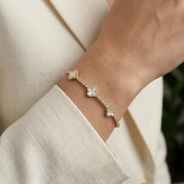 Golden_Clover_Radiance_Bracelet