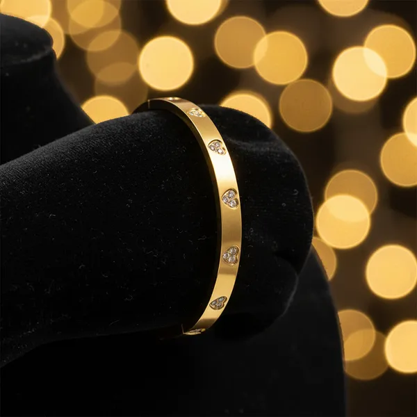 Radiant_Heart_Bangle_Bracelet
