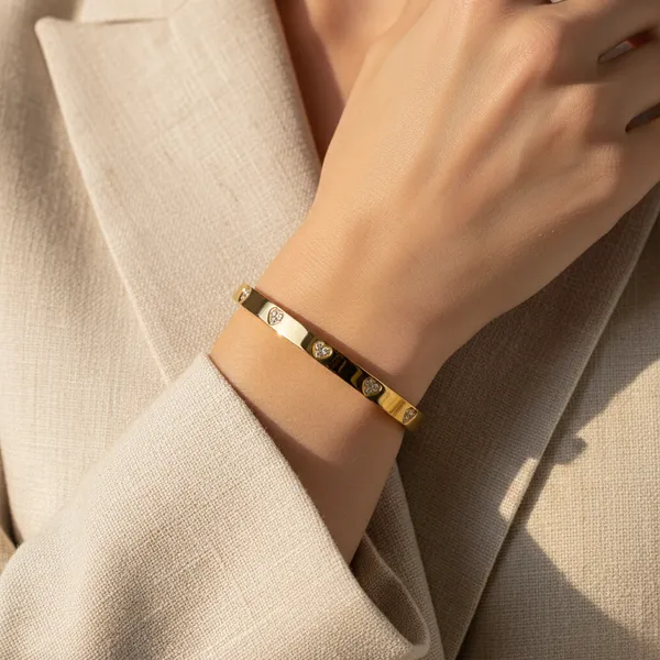 Radiant_Heart_Bangle_Bracelet