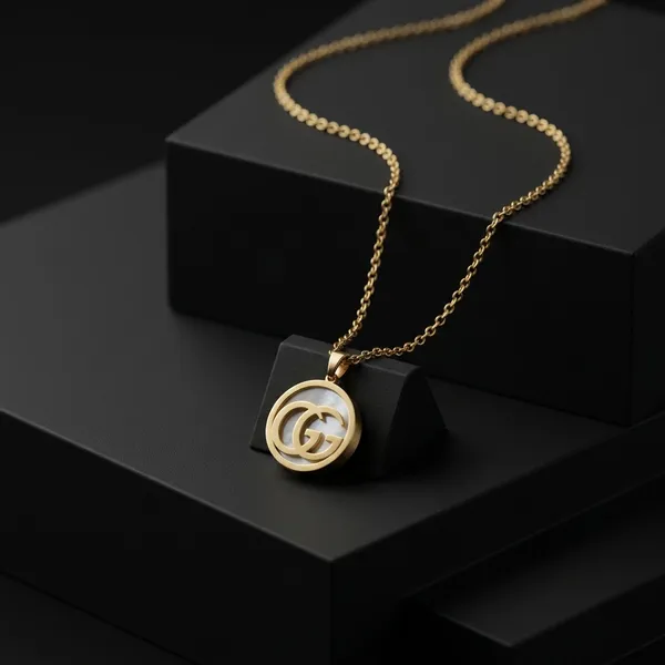 Celestial_Elegance_Crescent_Moon_Pendant_Chain