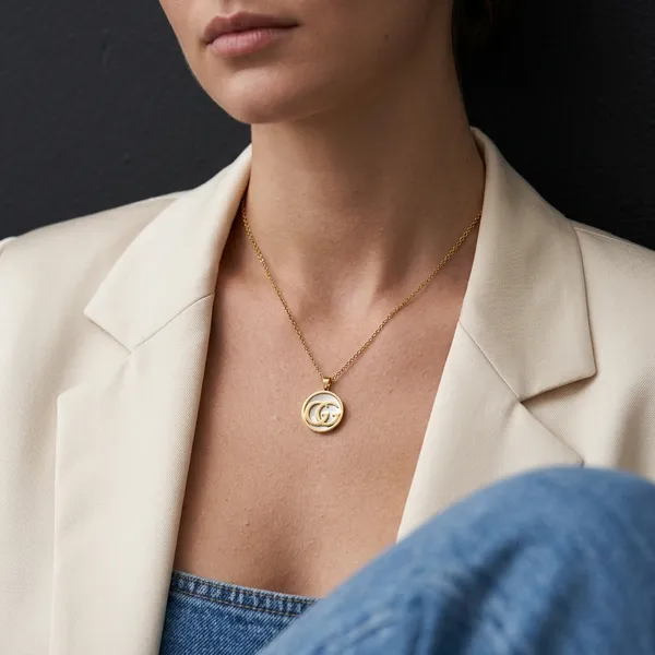Celestial_Elegance_Crescent_Moon_Pendant_Chain