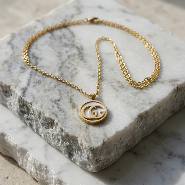 Celestial_Elegance_Crescent_Moon_Pendant_Chain