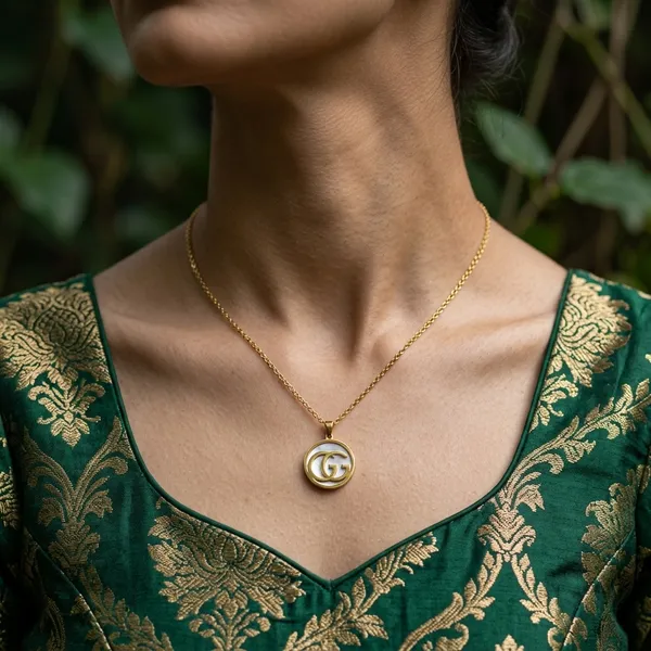 Celestial_Elegance_Crescent_Moon_Pendant_Chain