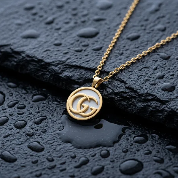 Celestial_Elegance_Crescent_Moon_Pendant_Chain