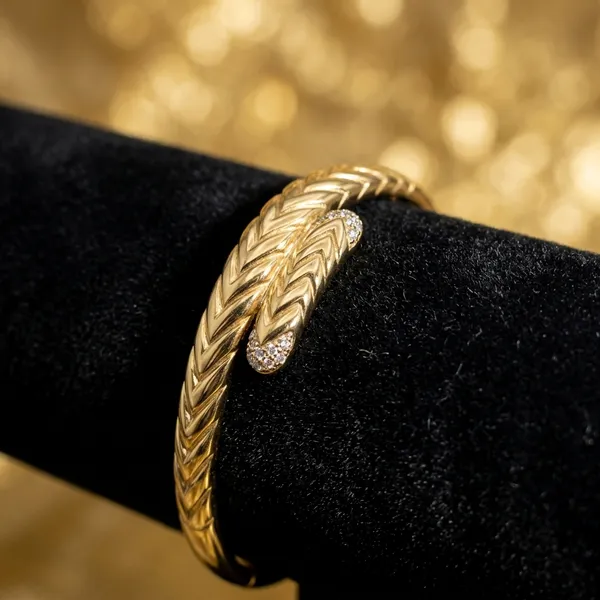 Luxe_Chevron_Gold_Bracelet
