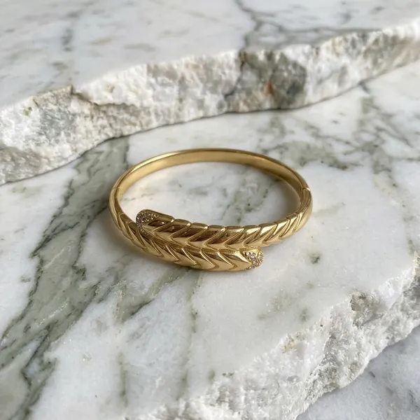 Luxe_Chevron_Gold_Bracelet