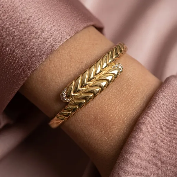 Luxe_Chevron_Gold_Bracelet