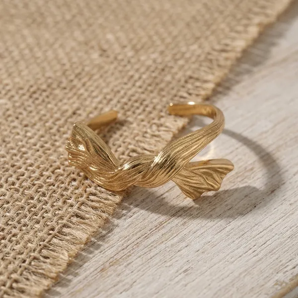 Sculpted_Gold_Knot_Cuff