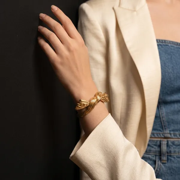 Sculpted_Gold_Knot_Cuff