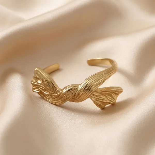 Sculpted_Gold_Knot_Cuff