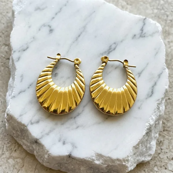 Vintage_Ribbed_Gold_Hoop_Earrings