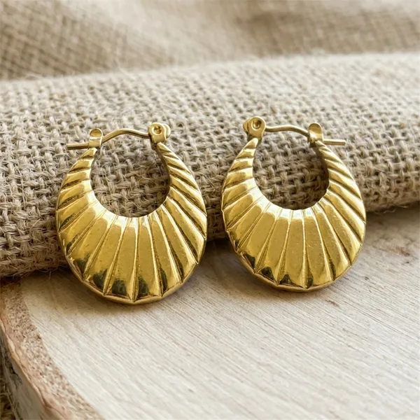 Vintage_Ribbed_Gold_Hoop_Earrings