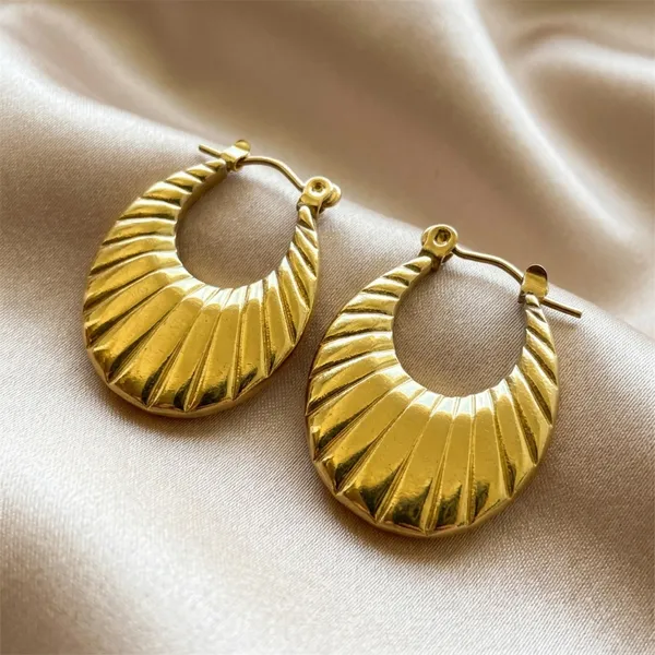 Vintage_Ribbed_Gold_Hoop_Earrings