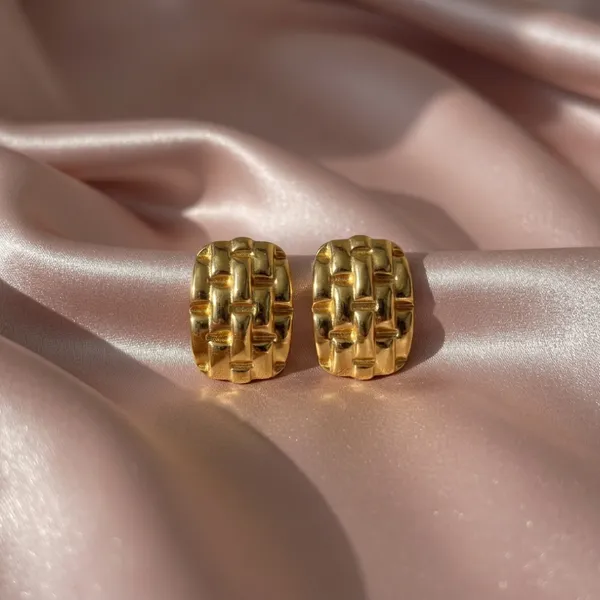 Vintage-Inspired_Gold_Woven_Basket_Weave_Earrings