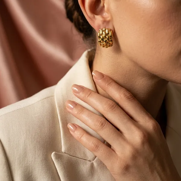 Vintage-Inspired_Gold_Woven_Basket_Weave_Earrings