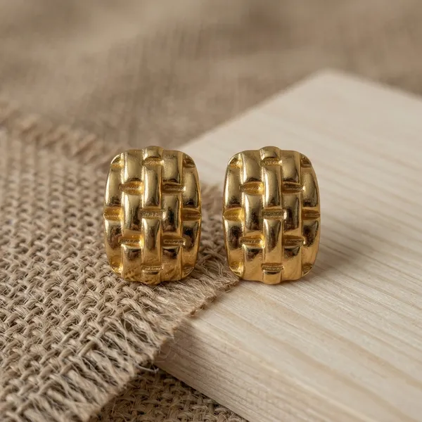 Vintage-Inspired_Gold_Woven_Basket_Weave_Earrings