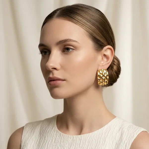 Vintage-Inspired_Gold_Woven_Basket_Weave_Earrings