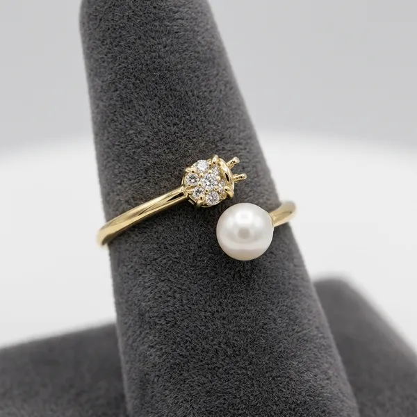 Luminous_Pearl_Bypass_Ring