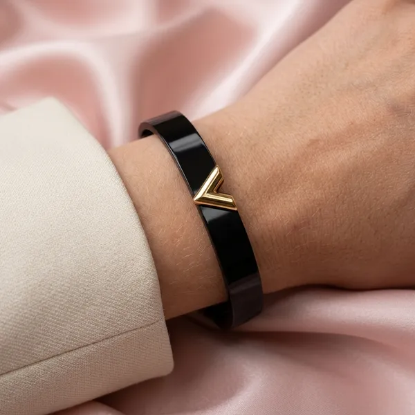 Luxe_Noir_V-Emblem_Bracelet